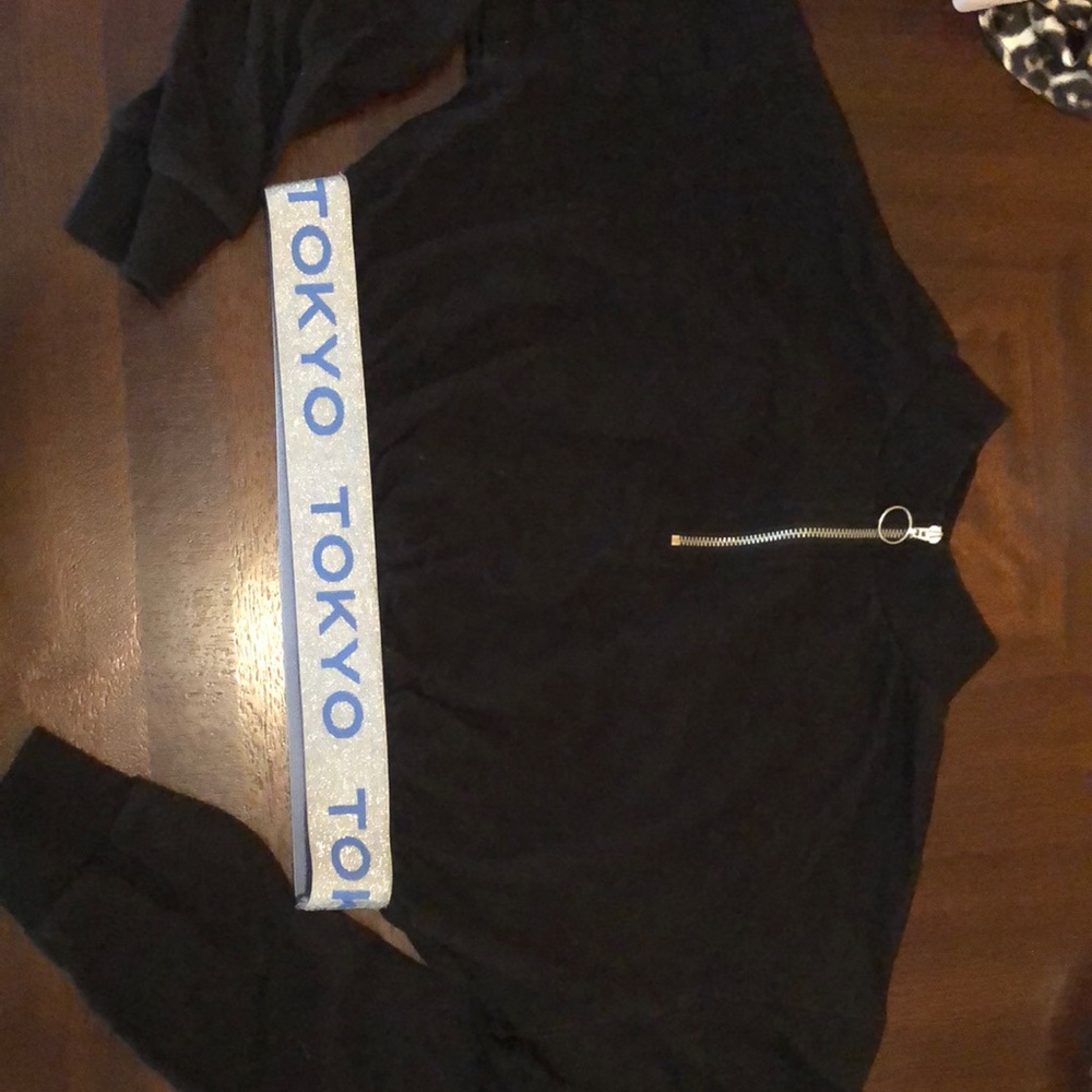 Black Tokyo crop top/ size small/ forever 21